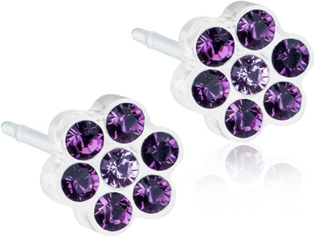Zwei Ohrringe mit violetten und klaren Steinen in Blumenform, aus klarem Kunststoff oder Glas.