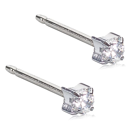 Sølvstiftøreringer med klare edelstener. Lite, enkelt smykke for ørene. Elegant og skinnende design.