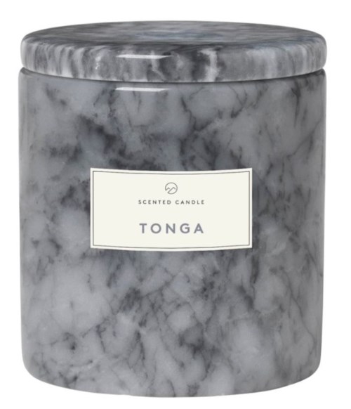 Pyöreä harmaamarmoroitu kynttiläpurkki, jossa on merkintä "TONGA" ja kansi.
