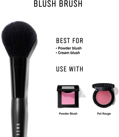 Illustratie van een grote make-up kwast voor poeder- en crèmieroges, met afbeeldingen van twee blush-producten.