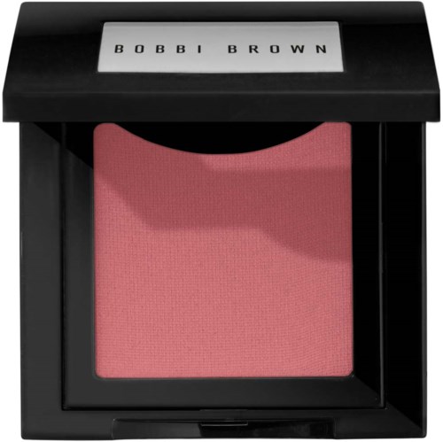 En fyrkantig blush från Bobbi Brown i rosa i en svart kompakt förpackning.