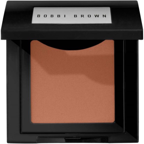 En liten sminklåda med ett stort persikofärgat rouge och svart fodral med "BOBBI BROWN" på locket.