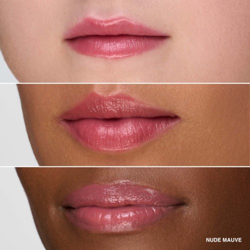 Drie close-up beelden van lippen met verschillende tinten nude lipstick: lichtroze, donkerdere mauve en glanzende gloss.