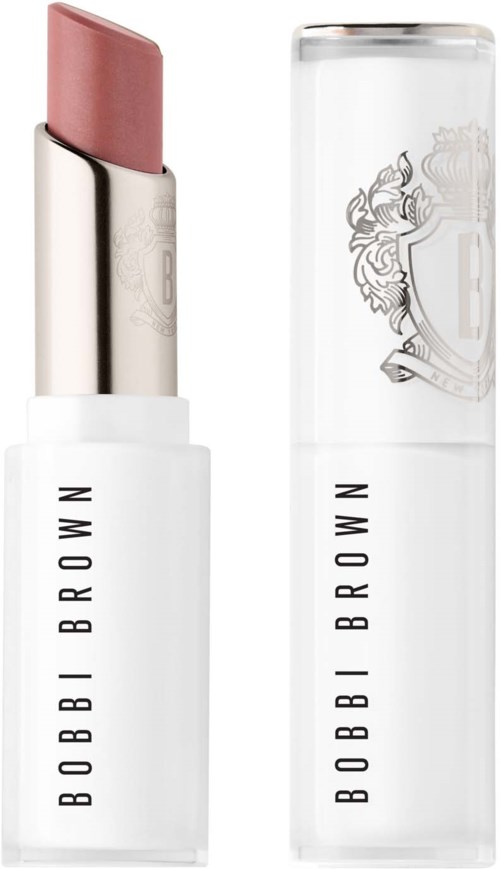 En tub med Bobbi Brown läppstift i ljusrosa färg med tydlig logga och design på förpackningen.