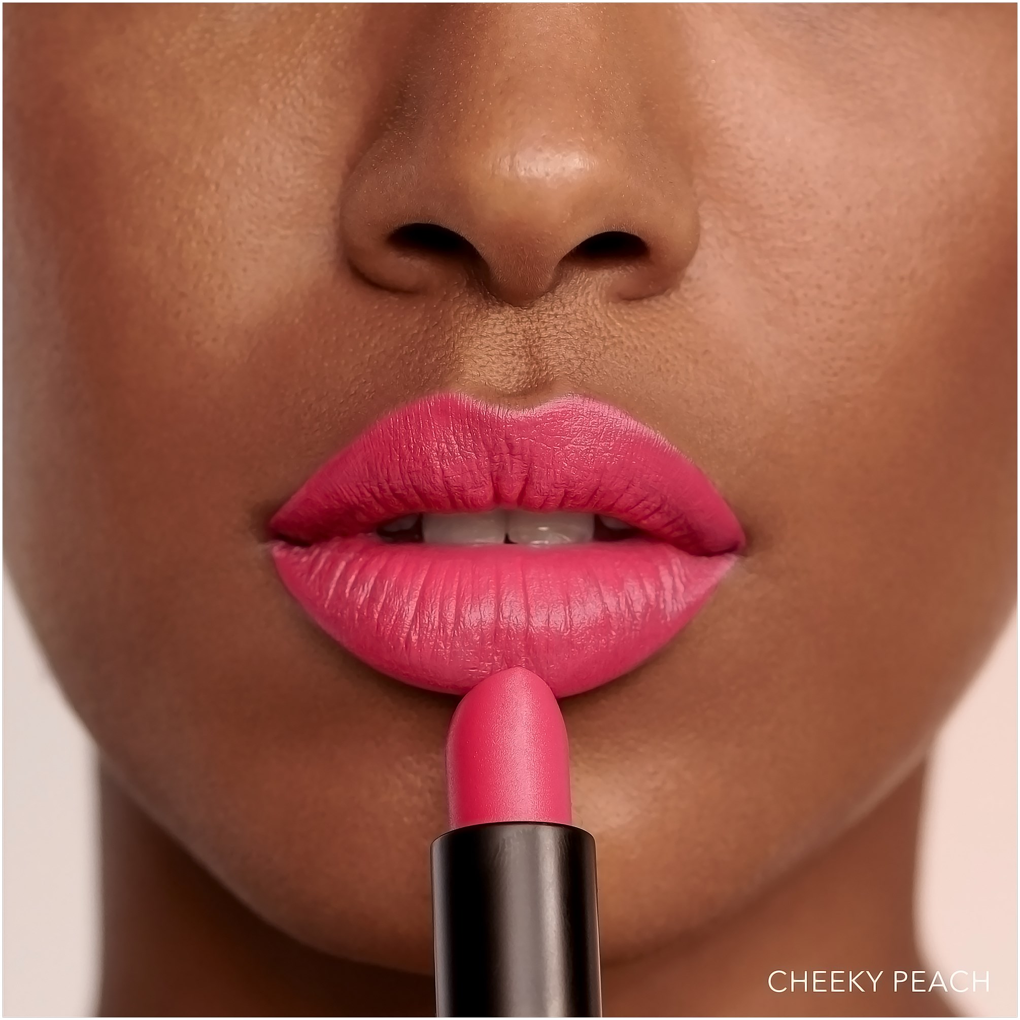 Bobbi Brown Matowa szminka do ust Luxe Matte Lip Color Cheeky Peach (obrázok 4)