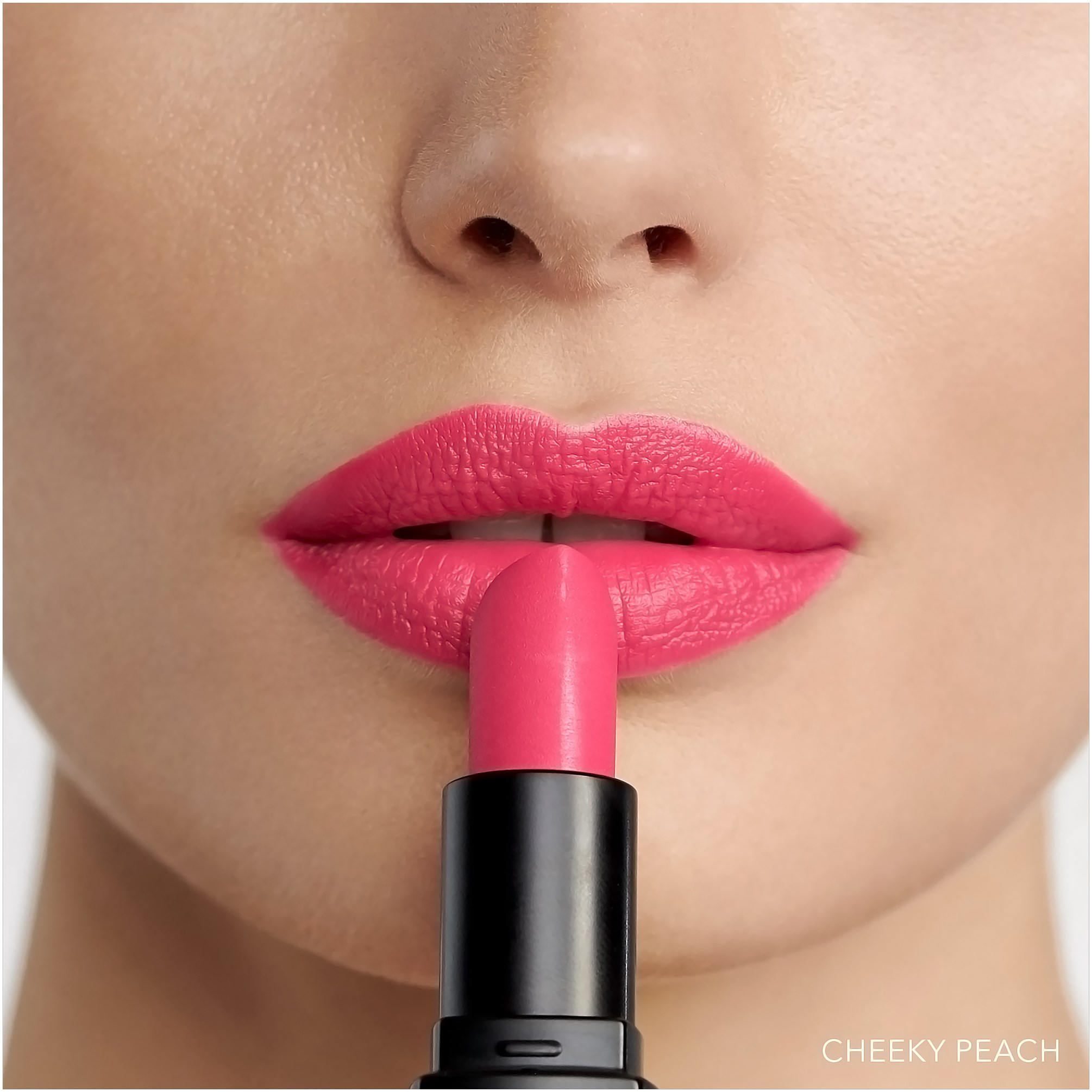 Bobbi Brown Matowa szminka do ust Luxe Matte Lip Color Cheeky Peach (obrázok 5)