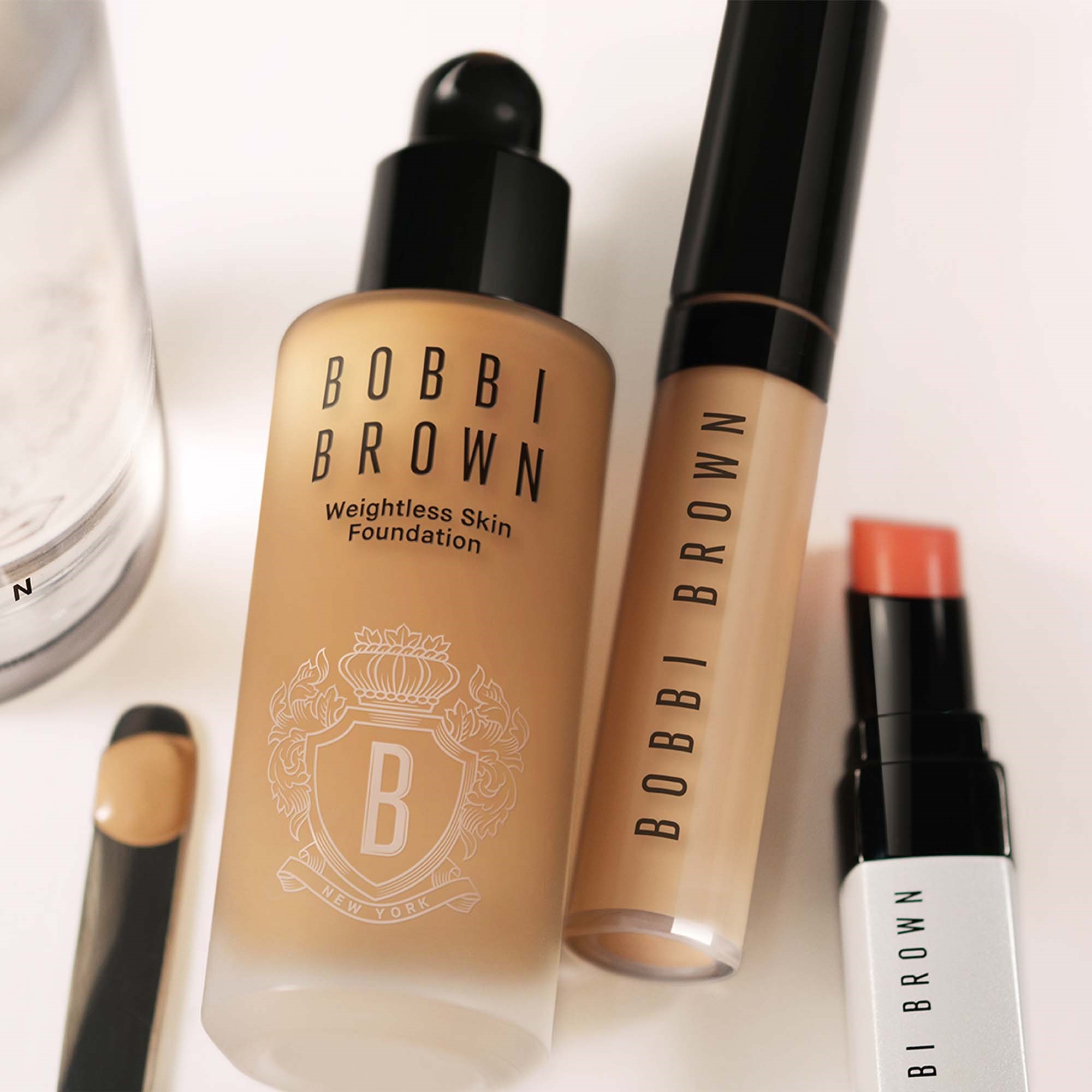 Bobbi Brown Mini Weightless Skin Foundation SPF 15 Cool Ivory (obrázok 8)