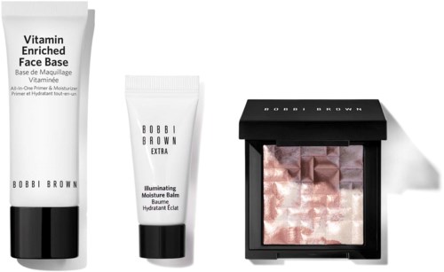 Skjønnhetsprodukter, inkludert ansiktsgrunn, fuktighetskrem og blush. Alle fra Bobbi Brown.