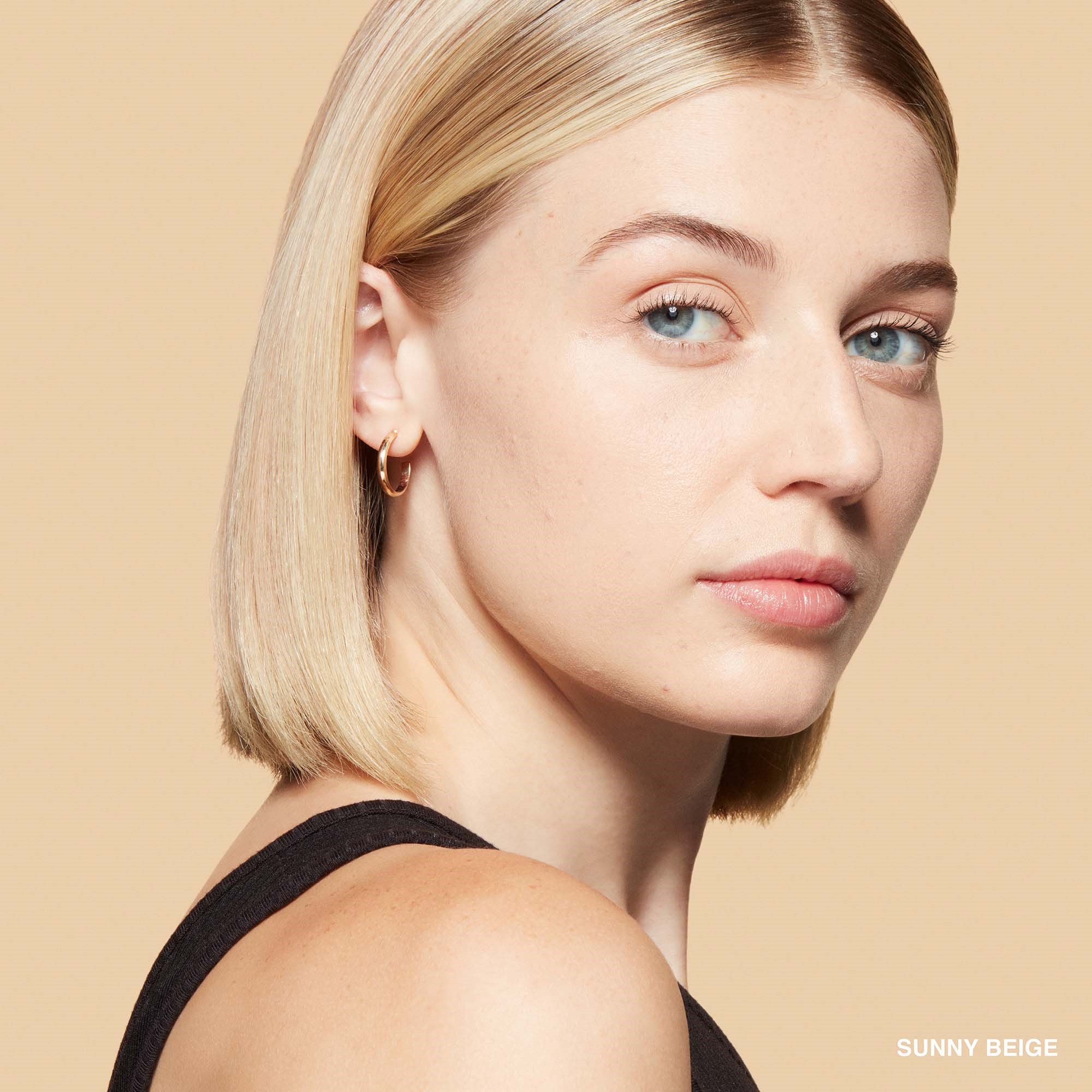 Bobbi Brown Sheer Finish Pressed Powder Sunny Beige (obrázok 3)