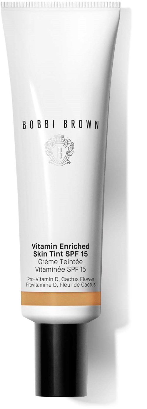 En vit tub med Bobbi Brown's hudfärg med SPF 15, innehållande vitamin E och kaktusblomsextrakt.