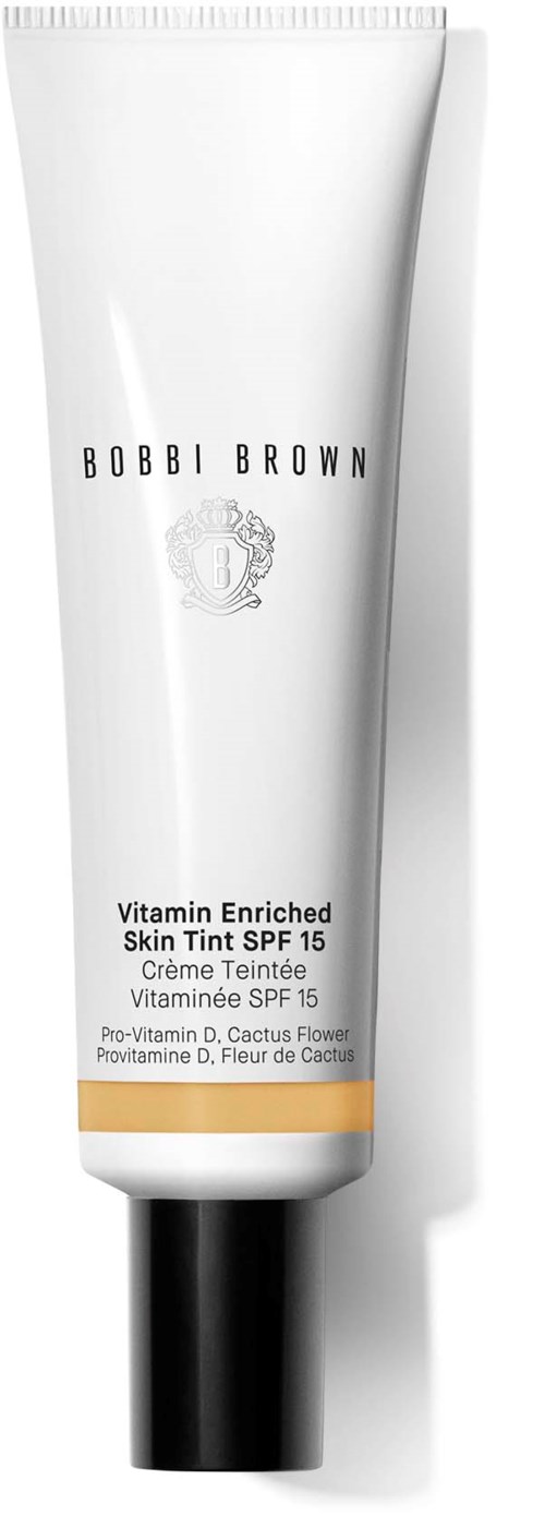 Vit liten tub med svart lock, märkt Bobbi Brown, antyder hudvård eller solskyddsmedel med SPF 15, vitaminberikad.