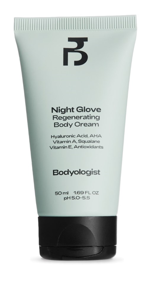En tub med Bodyologist Night Glove regenererande kroppskräm med ingredienser som hyaluronsyra och vitaminer.