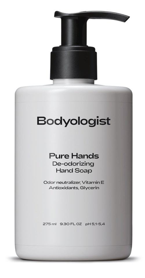 En hvid flaske med sort pumpe mærket 'Bodyologist Pure Hands' håndsæbe, indeholder 275 ml.
