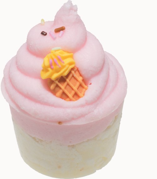 En cupcake med pink og hvid frosting, en lille isvaffel og søde ansigtsdetaljer.