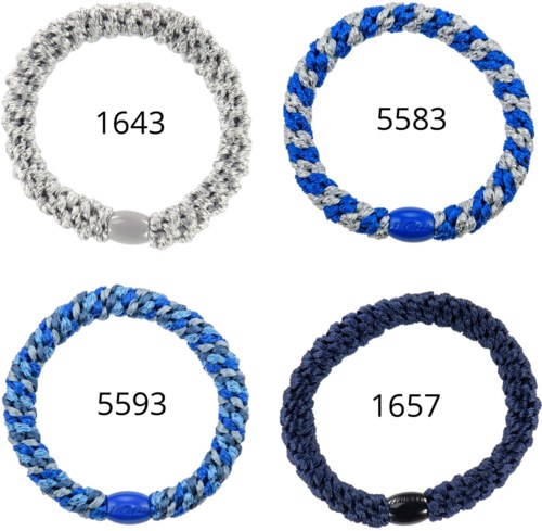 Vier geflochtene Armbänder, zwei in Blautönen, eins mit Grau und Schwarz, alle mit einer großen Perle.