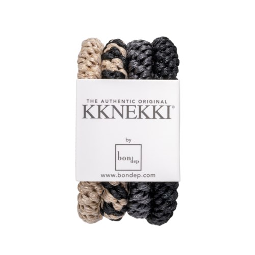 Drei Knäuel dicken, lockigen Garn in Beige, Schwarz und Dunkelgrau in einer weißen Box.