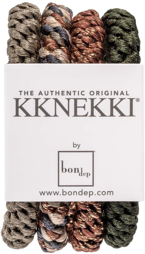 Sex färgglada, texturerade garntrådar placerade i två rader i en vit låda med text. Lådan har "KOKNEKKI" och en webbadress.