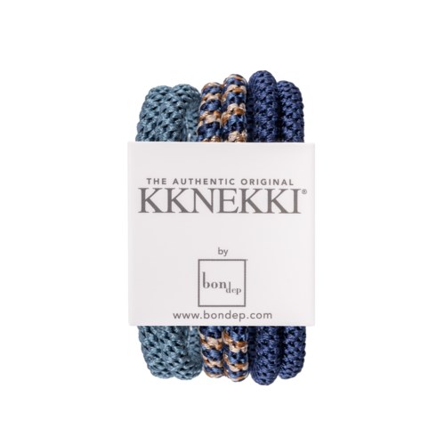 Tre vävda armband i blått och beige, med en etikett som säger KKNEKKI från bondep, webbplats www.bondep.com.