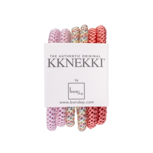 Bunte geflochtene Armbänder mit Etikett von KKNEKK und Bon Dep.