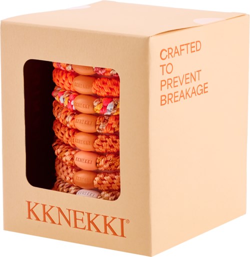 Æske med farverige flettede hårbånd med orangeperler, mærket KKNEKKI, med tekst om at forhindre brud.