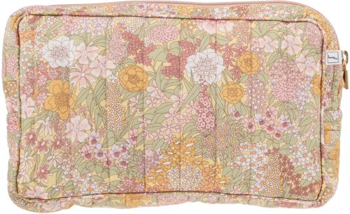 Ett mjukt fodral med blommönster, främst rosa, gult och grönt, med olika blommor och blad, ser vadderat ut.