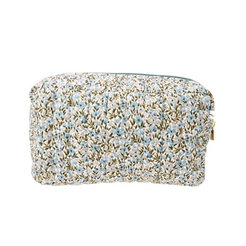 En cosmetic väska med blommönster, zipper och små vita och blå blommor på beige bakgrund.