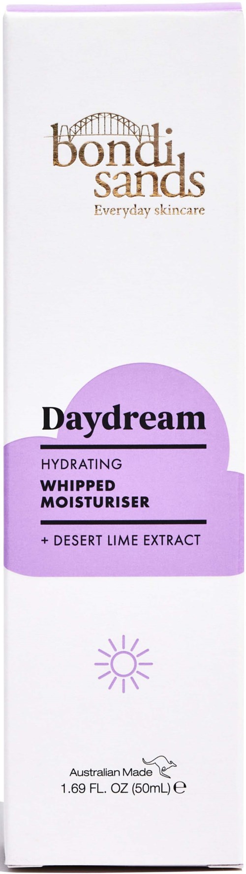 En vit box med en lila etikett, nämner återfuktande vispgrädde för daglig användning med desert lime extrakt, från Bondi Sands.