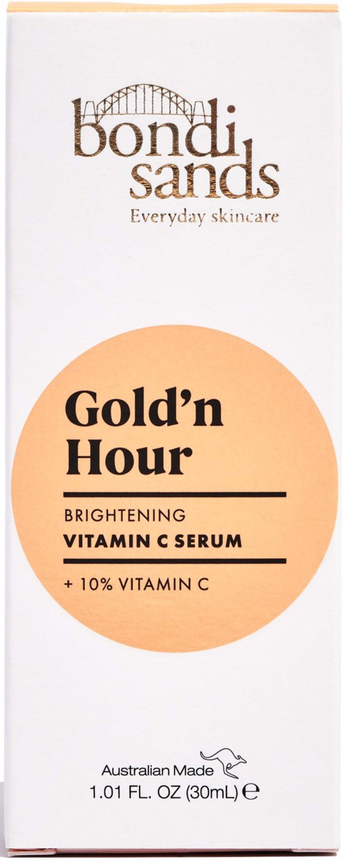 En hvit boks med Bondi Sands-logo, produktnavn 'Gold'n Hour' og beskrivelse av vitamin C-serum for huden.