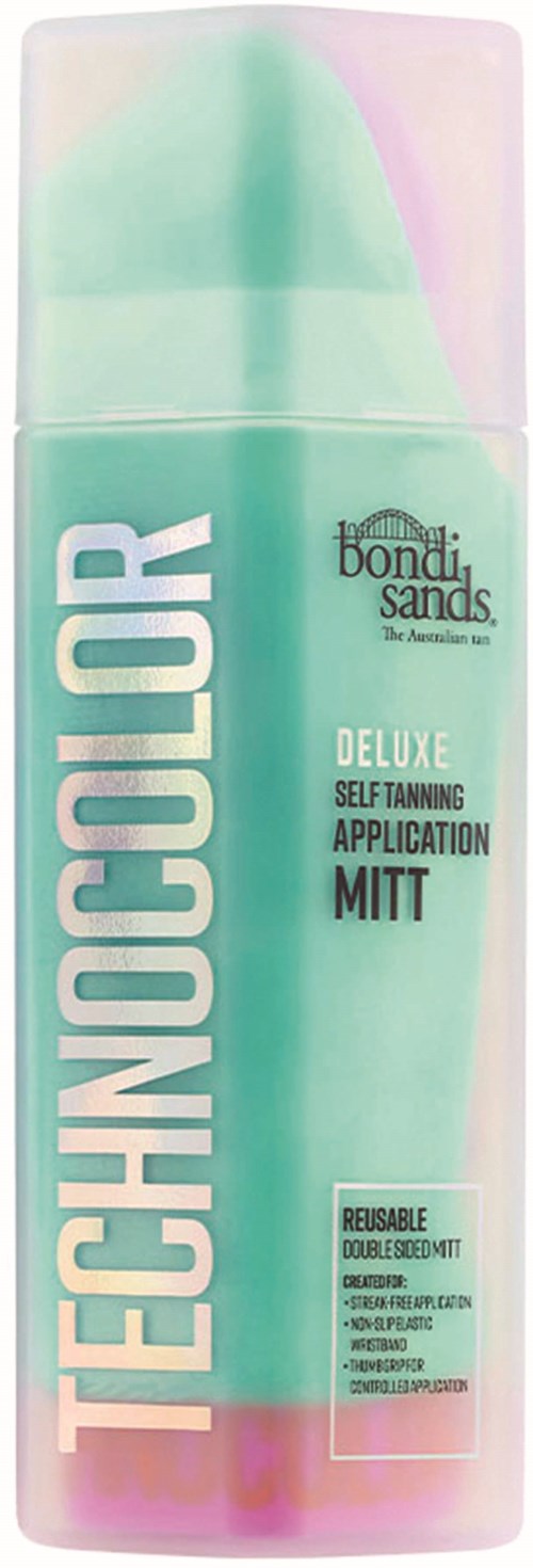 En sprayflaska med självvaccineringsprodukt med gröna och rosa färger, märkt "Technicolor" och "Bondi Sands."