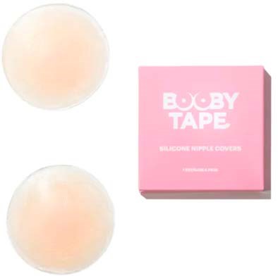 Två silikonkuddar och en rosa låda med texten "BOOBY TAPE" visas.