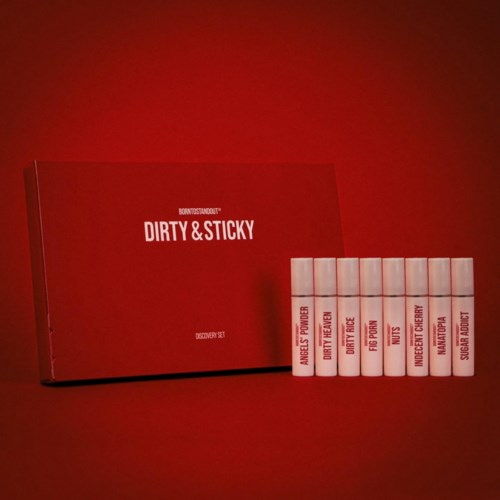 Czerwone pudełko z napisem "Dirty & Sticky" i siedem białych rurek obok, z czerwonym tekstem.