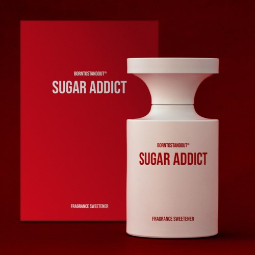 Valkoinen purkki, jossa punainen teksti "Sugar Addict" ja punainen taustapakkaus.