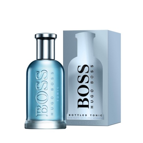 Sininen hajuvesipullo ja sen vieressä oleva laatikko, merkiltään BOSS ja Hugo Boss, tyylikäs muotoilu.