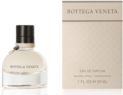 En Bottega Veneta-parfymeflaske og eske, enkel design, klart innhold, elegant utseende, 30 ml stor.