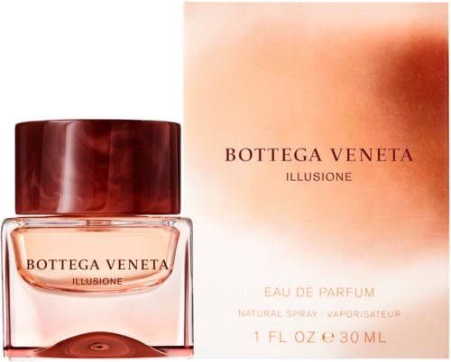 Ein Parfümflasche und eine Box mit Bottega Veneta Illusione, pinkfarbig, elegantes Design und schöner Schrift.
