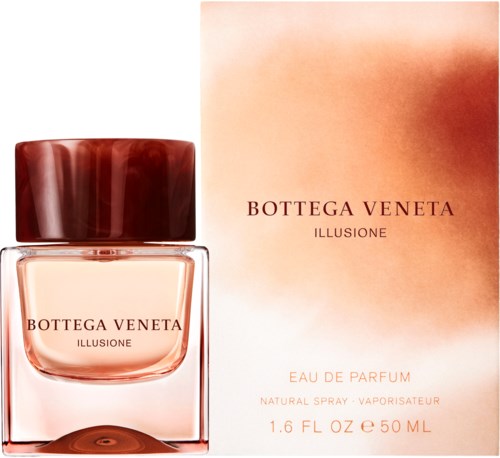 Ein Parfümflasche und Verpackungsaufkleber für Bottega Veneta Illusione, mit sanften Orange- und Pinktönen.