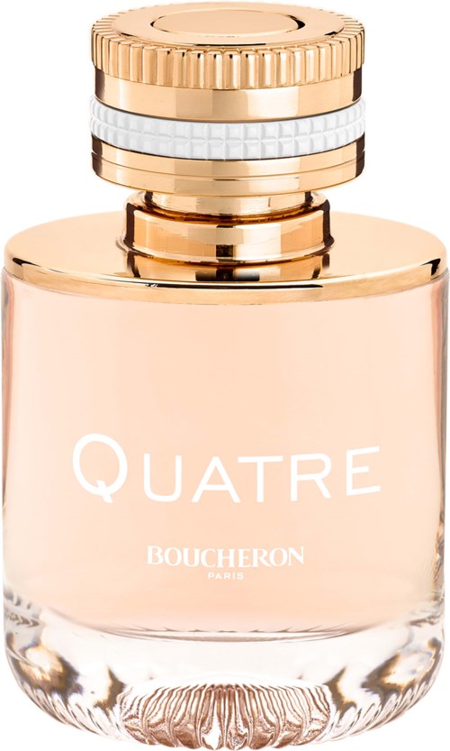 Een parfumfles met een roségouden dop, gemarkeerd 'QUATRE' door Boucheron, doorzichtig glas, elegant ontwerp.