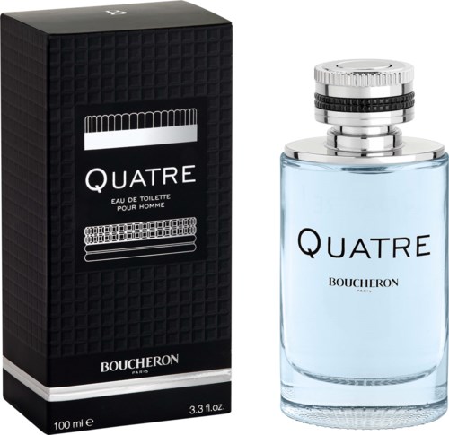 Een parfumbot met een zwarte doos en een doorzichtige glazen fles met 'QUATRE' van Boucheron.