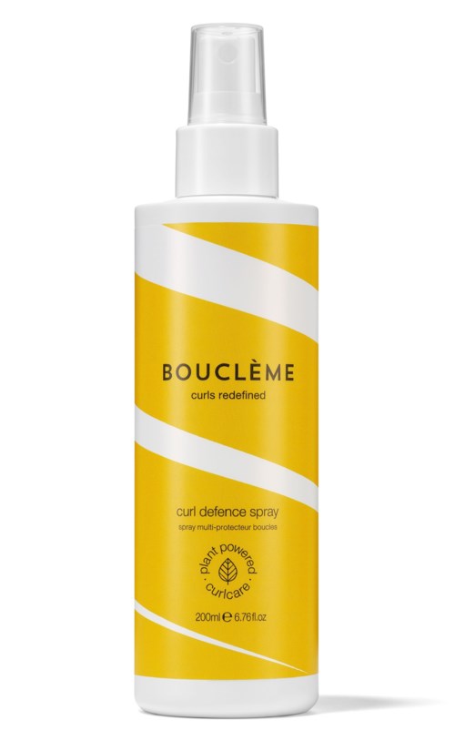 En hvid og gul sprayflaske mærket Bouclème curl defense spray, 200 ml, til hårpleje til krøllet hår.