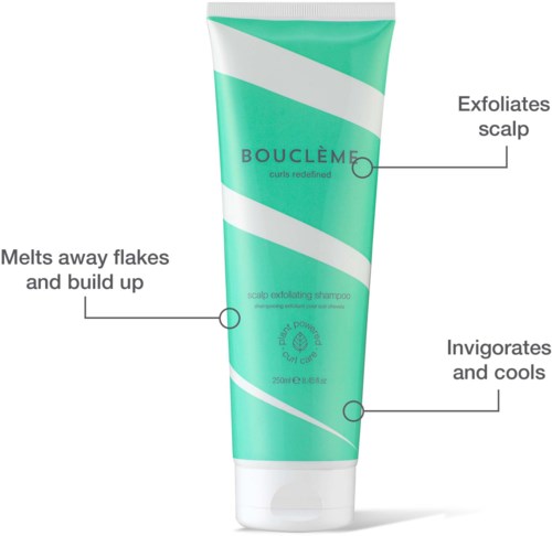 En teal tube mærket Bouclème, en hovedbundsscrub-shampoo der smelter skæl, opfrisker og køler hovedbunden.