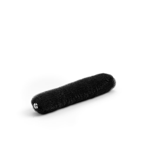 Een zwarte verfroller met handvat, ligt op een witte ondergrond.