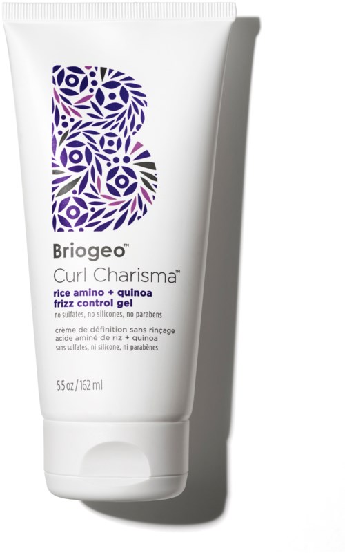 En vit hårgeléflaska med mönster i lila och grönt och svart text, märkt "Briogeo Curl Charisma."