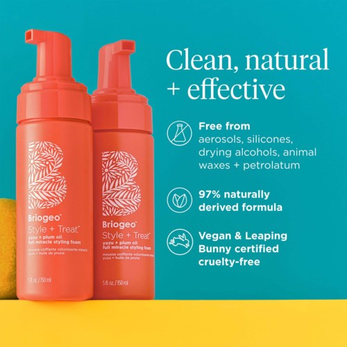 Twee oranje flessen haar mousse met tekst die natuurlijke, veilige ingrediënten en cruelty-free certificering benadrukken.