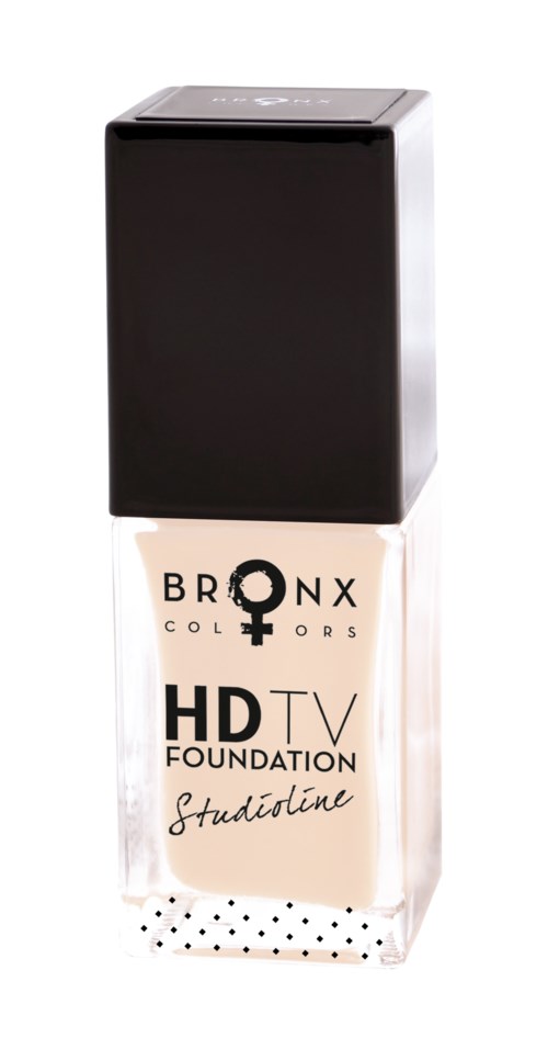 En nagellackflaska med svart lock och vit kropp, märkt 'Bronx Colors HDTV Foundation StudioLine' med små svarta prickar.