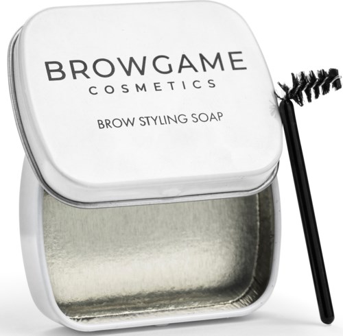 Ein weißer Behälter mit 'BROWNGAME COSMETICS' und einem Brauen-Styling-Seife sowie einer Wimperntusche.