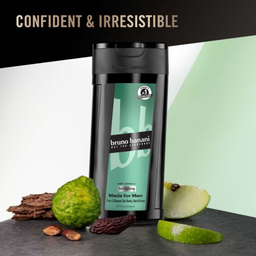 En herre kroppsvask med grønne ingredienser, omgitt av lime, eple og naturlige elementer, som understreker friskhet.
