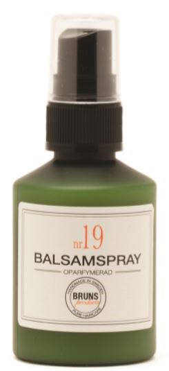 Grøn flaske med sort og klar spraytop, mærket 'BALSAMS spray, nummer 19' og et logo forneden.