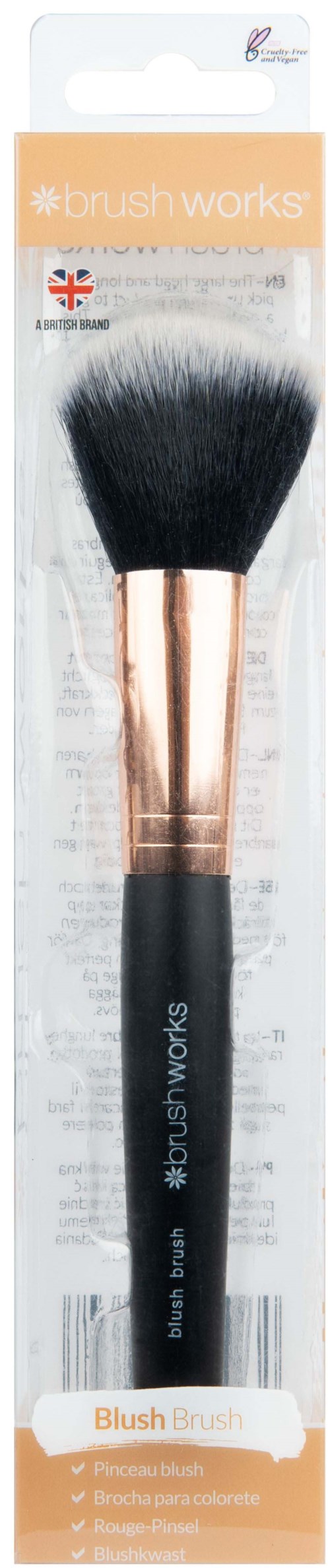 En svart makeupborste med ett roséguldhandtag, märkt 'Blush Brush' i förpackningen.