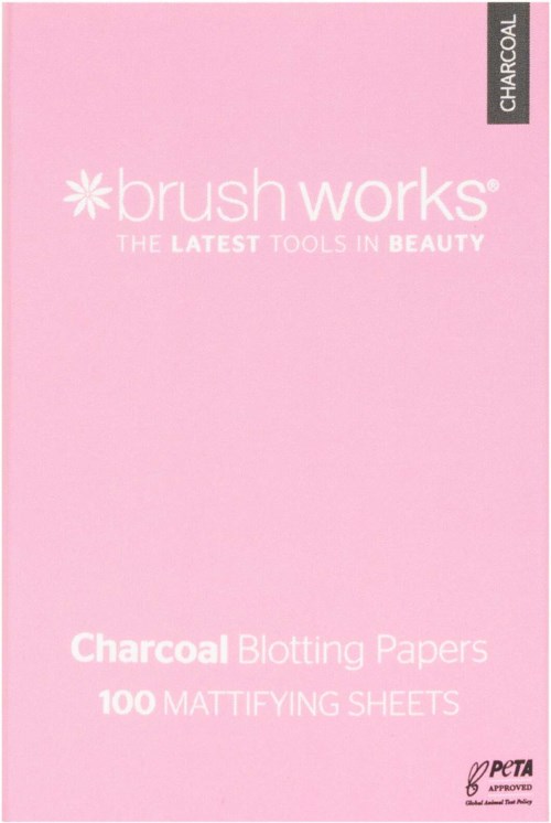 Rosa box med vitt text om Brush Works Charcoal Blotting Papers, 100 ark.