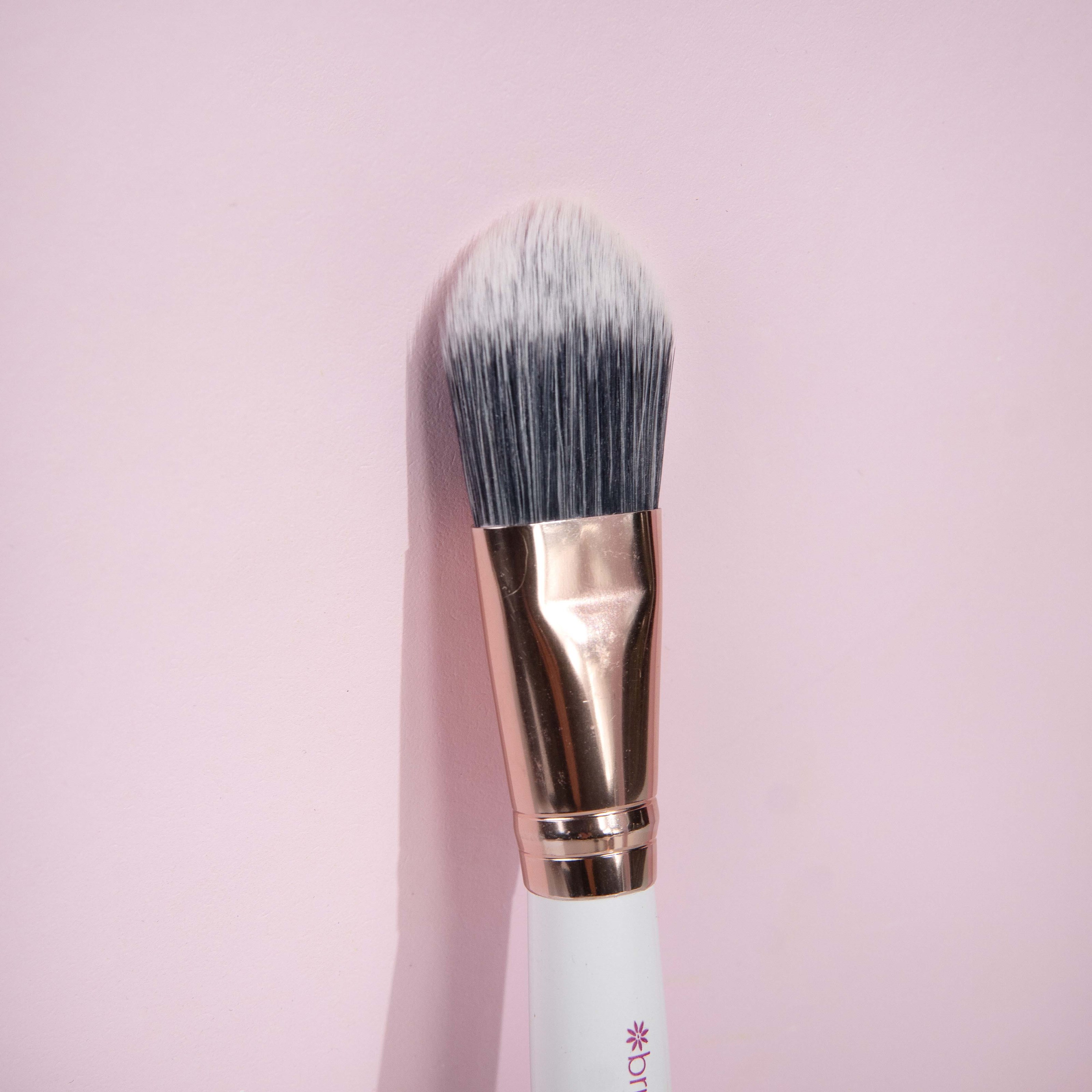 Brushworks Foundation Brush- Pink & Gold - pędzel do podkładu (obrázok 4)